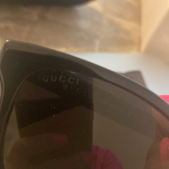 Revolve Lines Square Gucci sunglasses - Picture 9 of 12